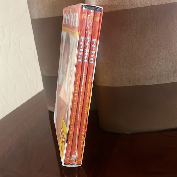 Reba Season One DVD Set **NWT - SEALED** - Picture 4 of 7